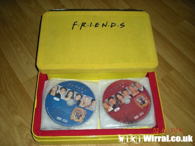 Attached picture friends-the-complete-1-10-season-box-set-40-disc_2.jpg