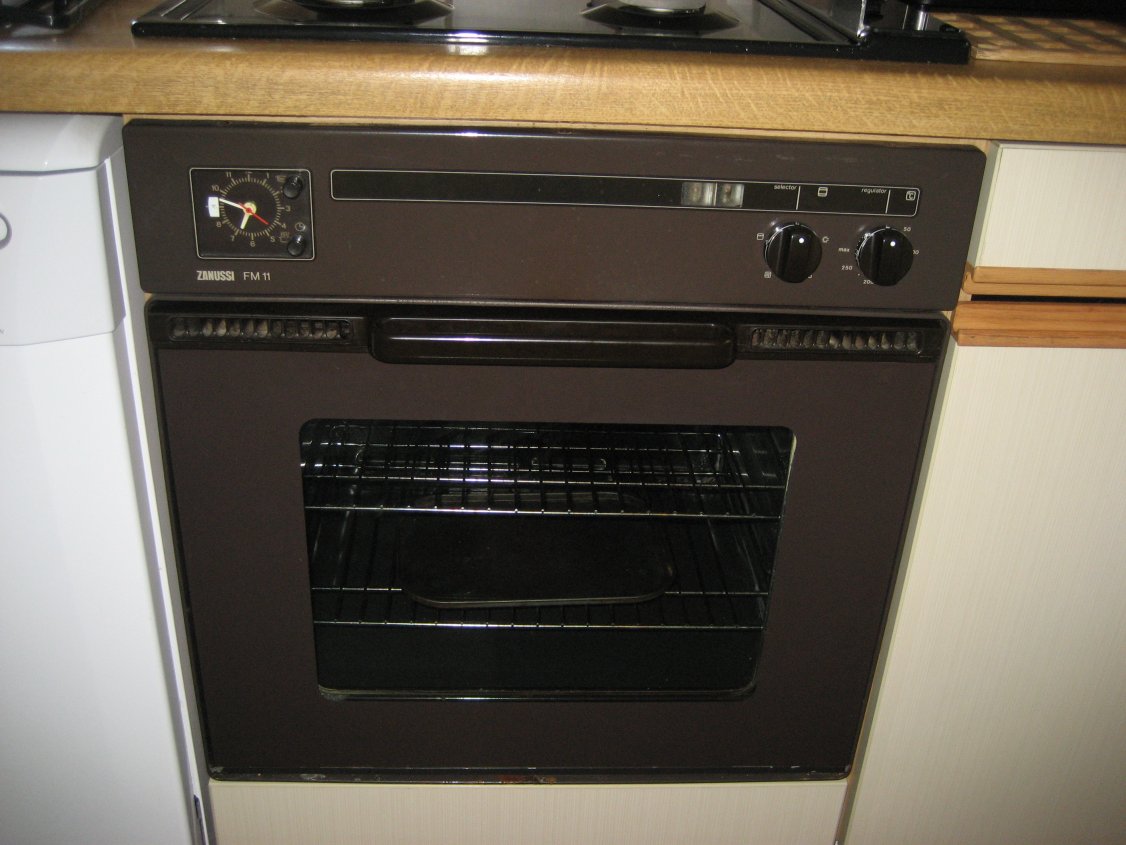 Attached picture oven.jpg