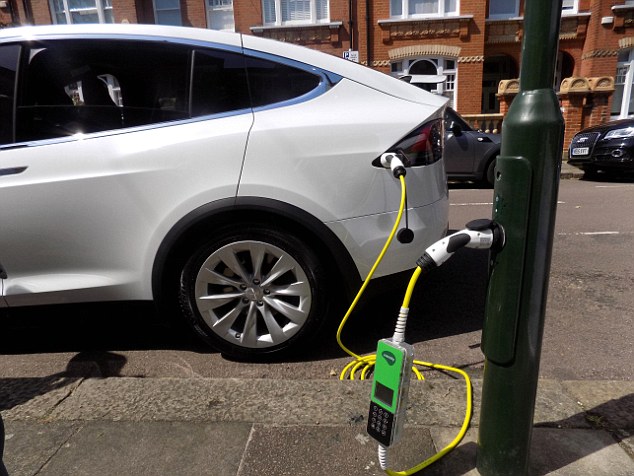 4176A34200000578-4607870-Bright_idea_Instead_of_installing_standalone_charge_points_a_Ger-a-1_1497611141005.jpg