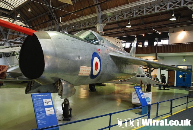 800px-Manchester_MOSI_English_Electric_Lightning_P1A_18-10-2009_12-10-46.jpg