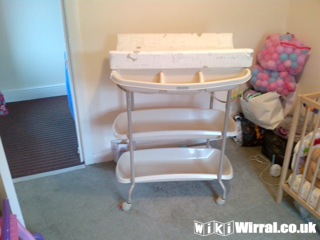 mamas and papas changing table with bath